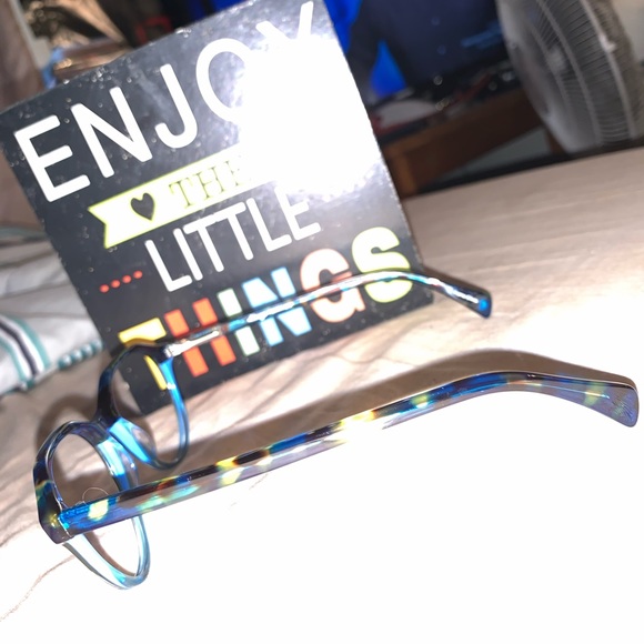 Eyeglass - Picture 2 of 6